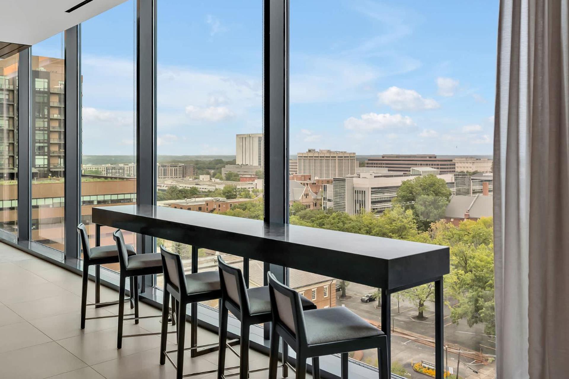 High-Rise Apt Raleigh Free Parking & Sunset View 1 Eksteriør billede